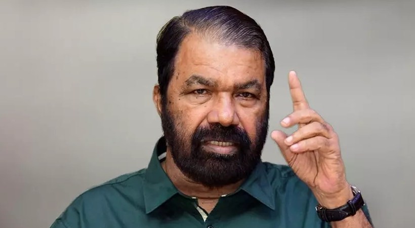 ‘ആശുപത്രികൾ ആരോഗ്യമന്ത്രിയുടെ കുടുംബ സ്വത്ത് അല്ല, DYFI നടത്തുന്ന സന്നദ്ധ പ്രവർത്തനം ലോക റെക്കോർഡ്, 4000ത്തോളം പൊതിച്ചോർ ദിനംപ്രതി നൽകുന്നു’; വി ശിവൻകുട്ടി