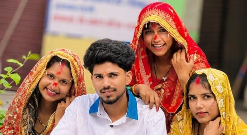 പിരിഞ്ഞിരിക്കാന്‍ വയ്യാതെ ഒരേ യുവാവിനെ വിവാഹം കഴിച്ച് 3 സഹോദരിമാര്‍; വ്‌ലോഗര്‍ സിസ്‌റ്റേഴ്‌സിന് ക്യാമറാമാന്‍ പയ്യന്‍; സംഭവം യുപിയില്‍