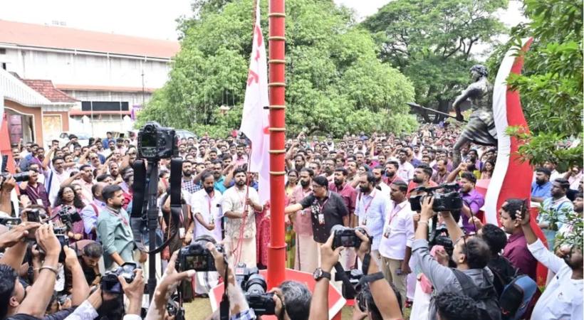 ‘ജെന്‍സികളെ ആകര്‍ഷിക്കണം, നേതാക്കളുടെ വസ്ത്രധാരണത്തിലും മാറ്റം വേണം’