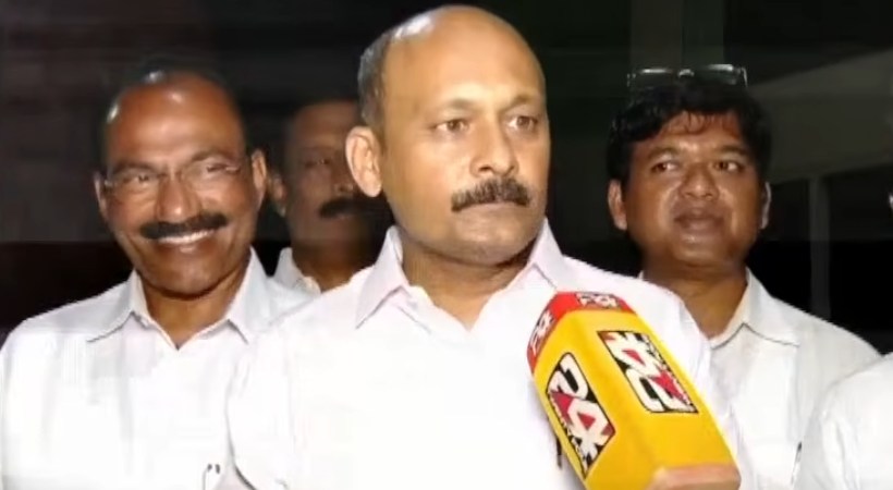 മെസിയെ മറയാക്കി നടന്നത് കള്ളപ്പണ ഇടപാട്, കേരളത്തിലെ ഫുട്‌ബോള്‍ ആരാധകരായ മനുഷ്യരോടുള്ള ചതി: മുഹമ്മദ് ഷിയാസ് എംഎല്‍എ