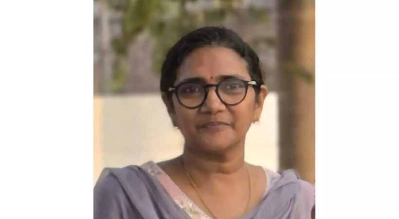 ‘വാഹനാപകടത്തില് പരുക്കേറ്റ ദീപയുടെ ശാരീരികാവസ്ഥ മനസിലാക്കിയില്ല; മാനസിക ബുദ്ധിമുട്ട് പലരോടും പങ്കുവെച്ചിരുന്നു’; കണ്ണൂര് ഡിഎംഒയ്ക്കെതിരെ കുടുംബം