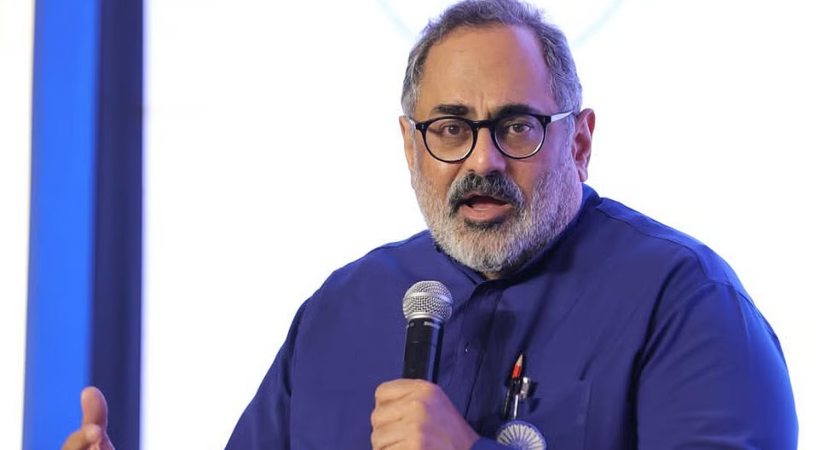 വിഡ്ഢിത്തം ഒരു പാര്ട്ടിയുടെ പ്രൈവറ്റ് പ്രോപര്ട്ടിയല്ല, ലുങ്കി പരാമര്ശം നടത്തിയ ബിജെപി എംപിയും വിഡ്ഢി, മുന്പ് ഇത് പറഞ്ഞ ജയറാം രമേശും വിഡ്ഢി: രാജീവ് ചന്ദ്രശേഖര്