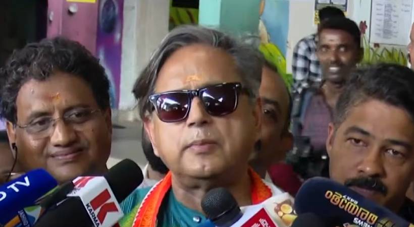 ’12 മിനിറ്റോളം എഴുന്നേറ്റ് നിൽക്കേണ്ടി വരുന്നത് പ്രായോഗികമല്ല’: വന്ദേമാതരം പൂർണ്ണരൂപത്തിൽ ആലപിക്കണമെന്ന നിയമത്തിനെതിരെ ശശി തരൂർ