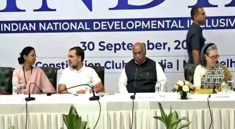 ഗ്യാനേഷ്‌കുമാറിന്റെ രാജി ആവശ്യത്തില്‍ പ്രതിഷേധം ശക്തമാക്കാന്‍ പ്രതിപക്ഷം; നിര്‍ണായക ഇന്ത്യാ സഖ്യ യോഗം ഡല്‍ഹിയില്‍ പുരോഗമിക്കുന്നു