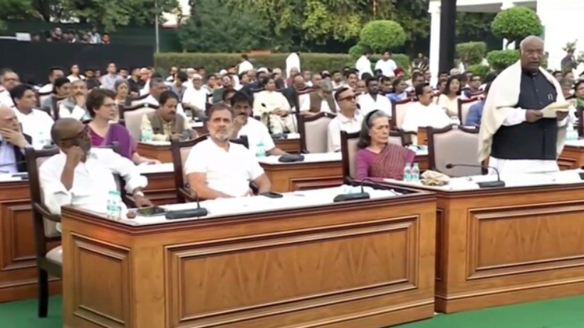 ‘പ്രതിപക്ഷത്തിന്റെ വോട്ട് വെട്ടി അധികാരം പിടിക്കുന്നു, ഗ്യാനേഷ് കുമാറിനെ പുറത്താക്കണം’; ജനകീയ ഇംപീച്ച്മെൻ്റ് തുടങ്ങി