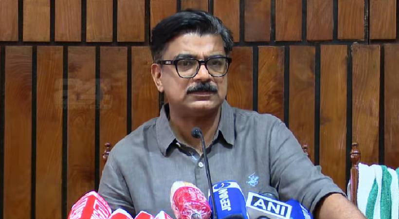 മാസപ്പടി കേസ്: ‘പിണറായി വിജയൻ വിചാരണ നേരിടണം, മടിയിൽ കനമില്ലെങ്കിൽ ഭയക്കുന്നതെന്തിന്?’ മാത്യു കുഴൽനാടൻ