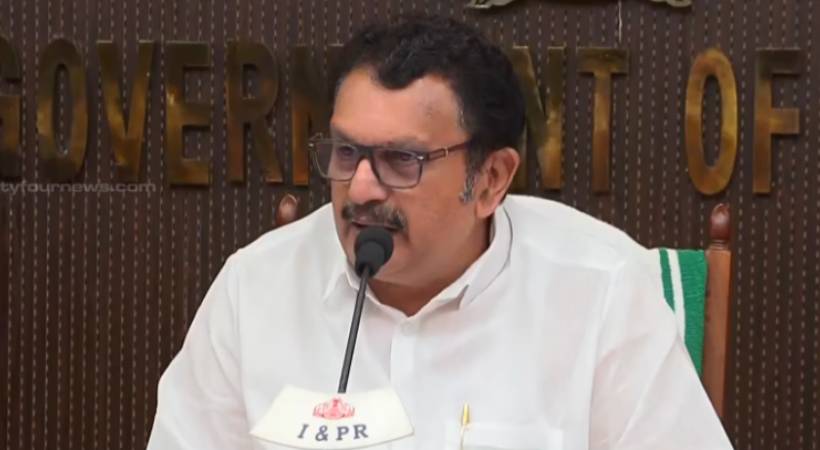SMA മരുന്ന് വിവാദം: ‘വിദഗ്ധർ പരിശോധിക്കാതെ ഒരു മരുന്നു പോലും വിപണിയിൽ ഇറക്കില്ല, വിദേശകമ്പനിയെ അനുവദിക്കില്ല’; മന്ത്രി കെ മുരളീധരൻ