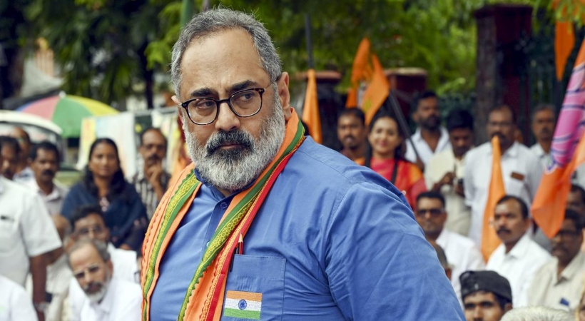 രാഹുൽഗാന്ധിയുടെ ഫ്രോഡ് രാഷ്ട്രീയമാണ് രാജ്യത്ത്, ഇത്രയും ദിവസം വി ഡി സതീശൻ സർക്കാർ കേരളത്തിൽ എന്ത് ചെയ്തു?: വിമർശനവുമായി രാജീവ് ചന്ദ്രശേഖർ