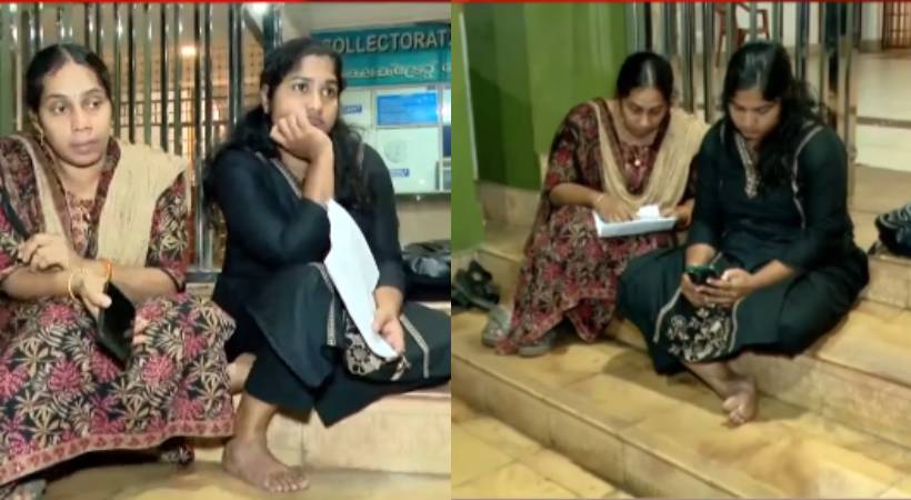 ‘നോട്ടീസ് പോലും നൽകാതെ പിരിച്ചു വിട്ടു’; കോഴിക്കോട് കളക്ടറേറ്റിൽ പ്രതിഷേധം തുടർന്ന് ടൈപ്പിസ്റ്റ് ജീവനക്കാർ